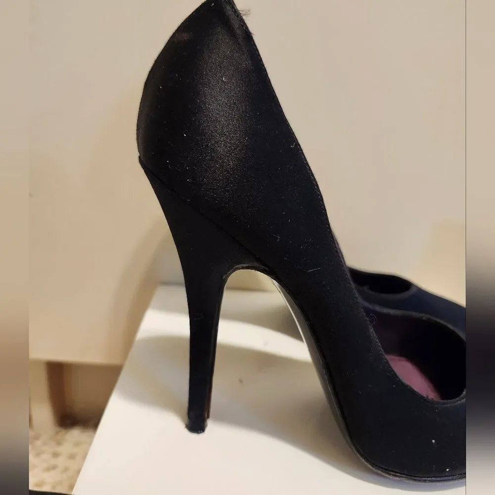 Givenchy Paris Black Peau de Soie Pumps Sz. 6.5 US/37 EU Ret$1175 Made in Italy